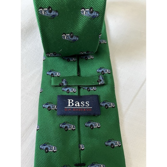 ✨ G.H. Bass & Co Men's‎ Tie - Green w/ Blue Cars - 100% Silk - Picture 3 of 4